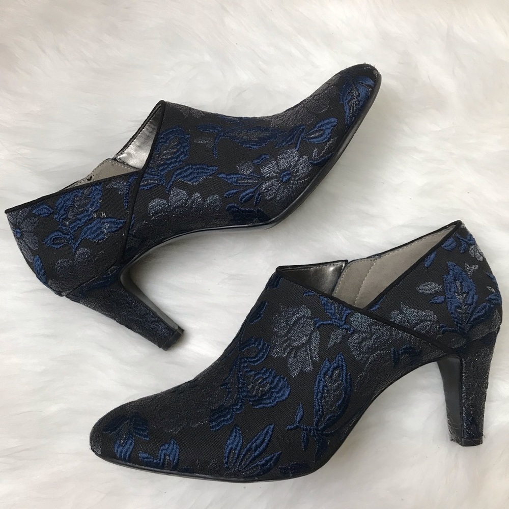 Bandolino Ankle Boot Black Floral Embroidered Size 10